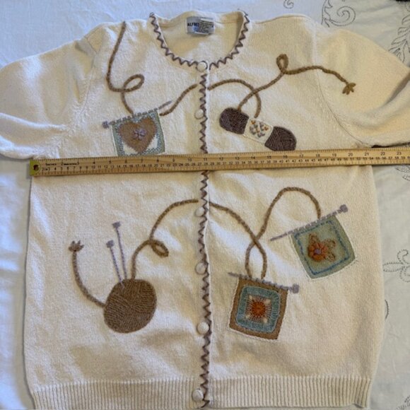 Vintage Women’s L White Button Cardigan Embroidered Knitting Sewing Cottagecore - Picture 5 of 11
